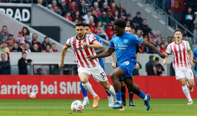 24岁日本新星铃木唯人闪耀德甲：弗赖堡主场3-3顽强逼平勒沃库森