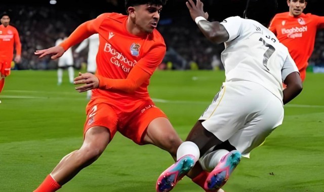 西甲最新消息：马竞24脚射门，3-2绝杀！巴萨1-0，4分领跑，争冠有悬念！